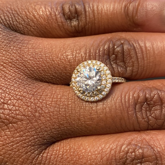 Diamond Nexus Dubai Round Cut Ring - 2.04 ct center 2.58 tcw 14K Yellow Gold - Picture 2 of 6